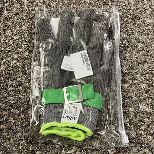 Level 9 Cut Resistant Kitchen Glove,Food Grade,Machine Washable,Stainless(Large)